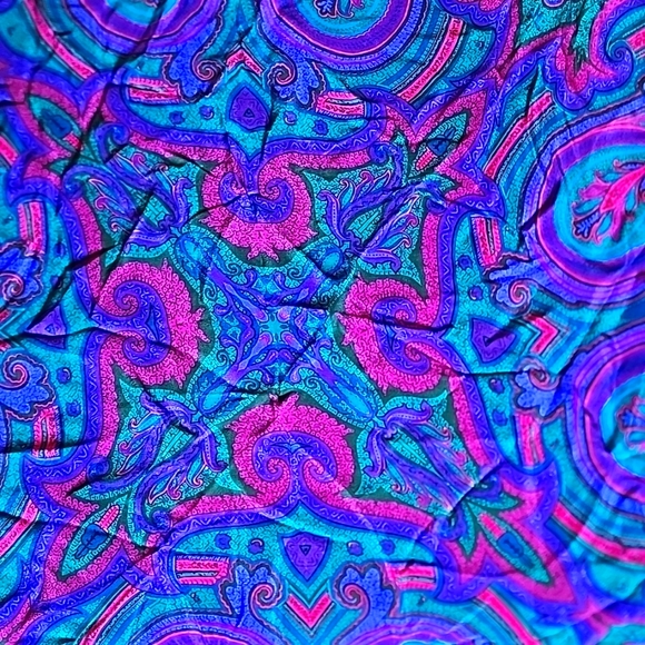 ⚡️5 For $10⚡️Vibrant vintage scarf square - Picture 1 of 3